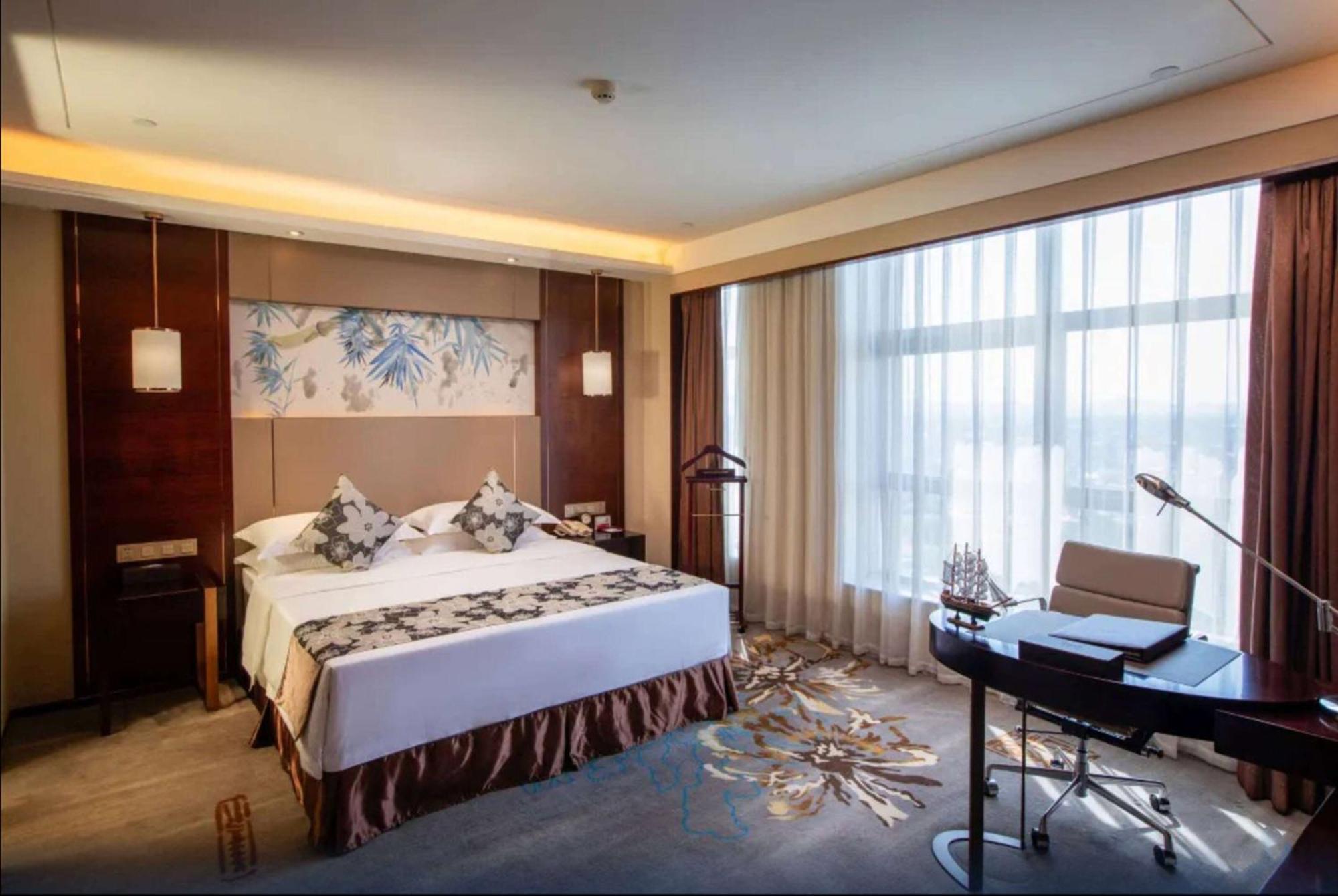 Ramada Yiyang Taojiang Hotel ภายนอก รูปภาพ