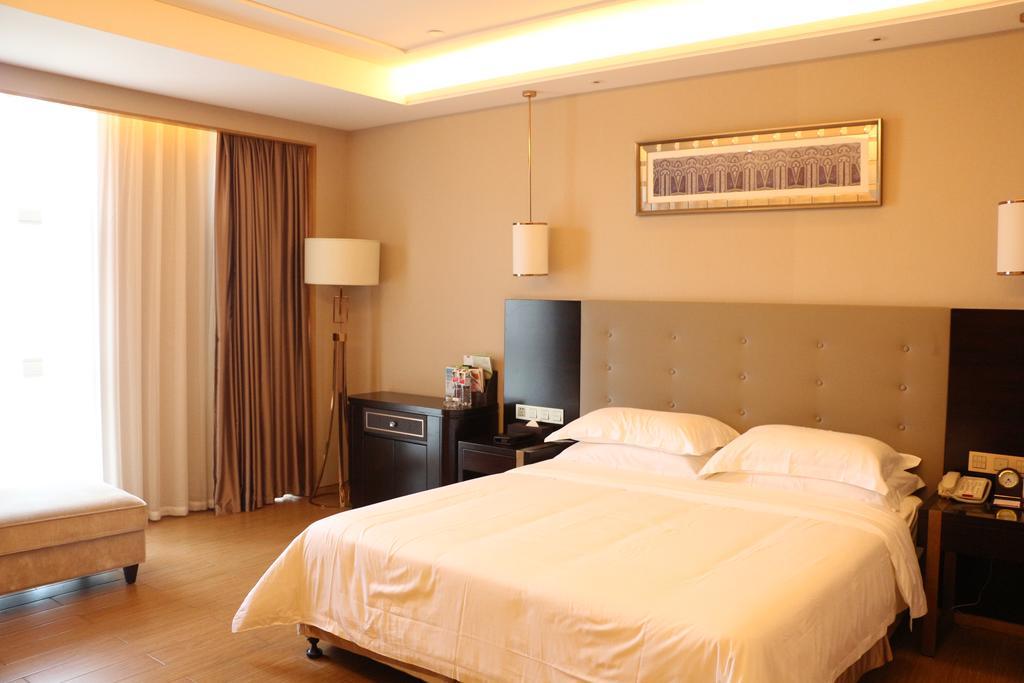Ramada Yiyang Taojiang Hotel ภายนอก รูปภาพ