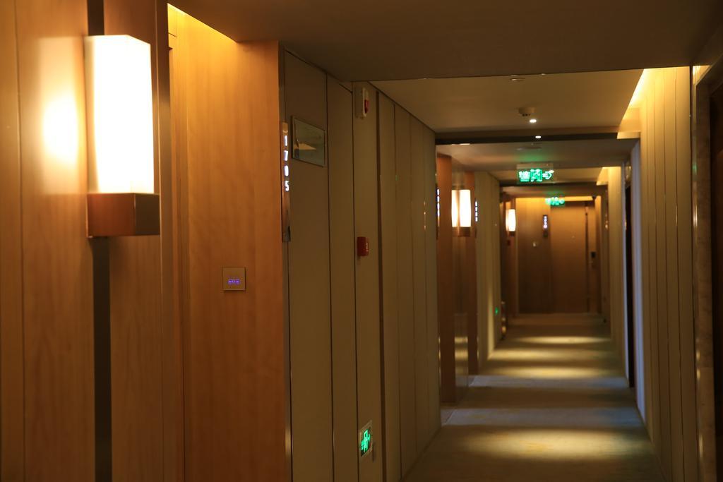 Ramada Yiyang Taojiang Hotel ภายนอก รูปภาพ
