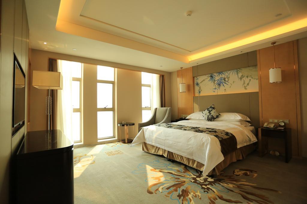 Ramada Yiyang Taojiang Hotel ภายนอก รูปภาพ