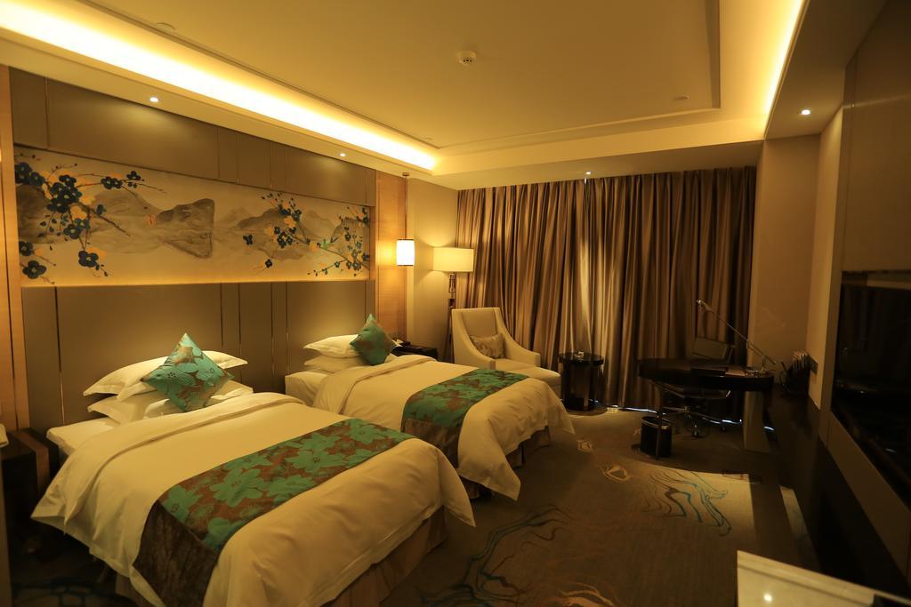 Ramada Yiyang Taojiang Hotel ภายนอก รูปภาพ
