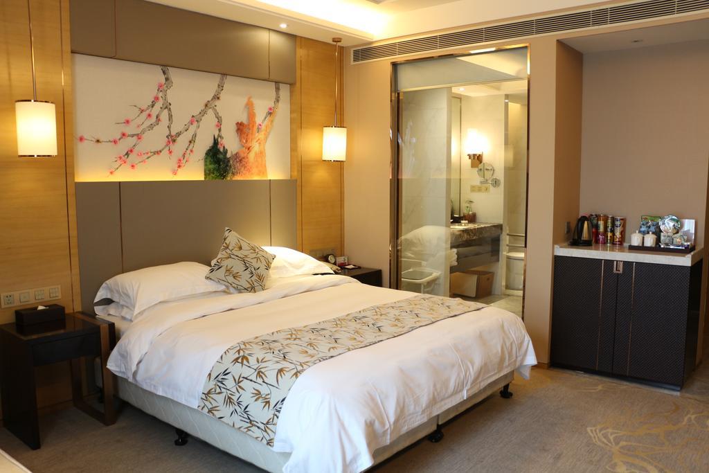Ramada Yiyang Taojiang Hotel ภายนอก รูปภาพ