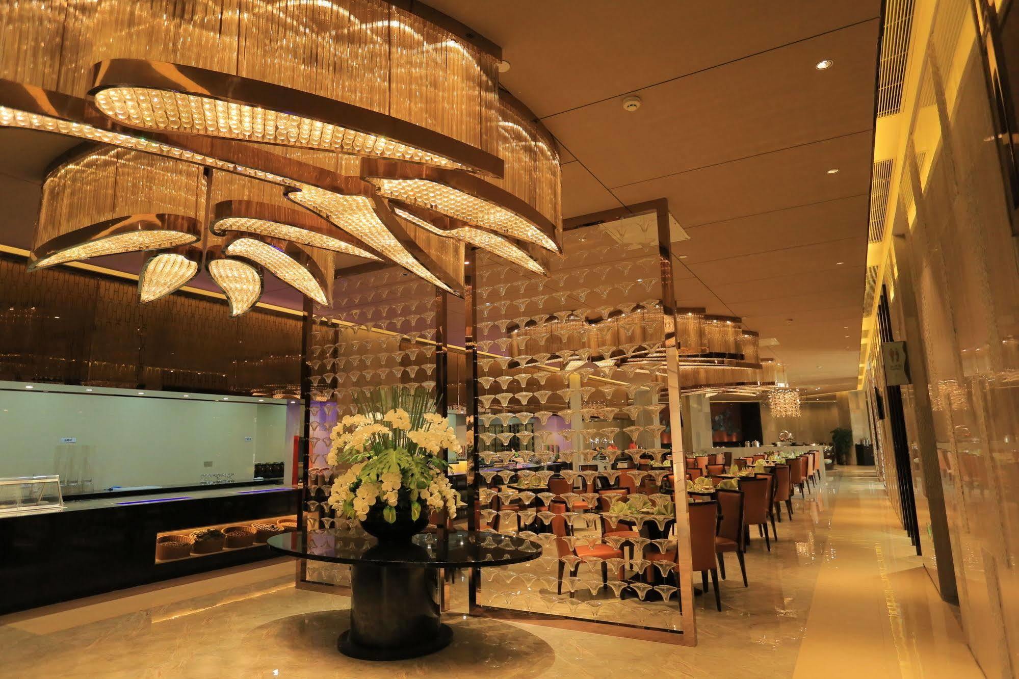Ramada Yiyang Taojiang Hotel ภายนอก รูปภาพ
