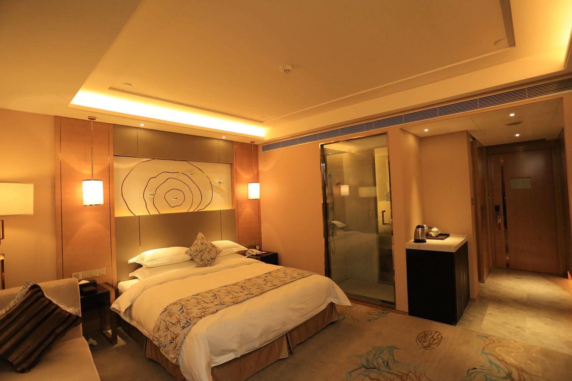 Ramada Yiyang Taojiang Hotel ภายนอก รูปภาพ