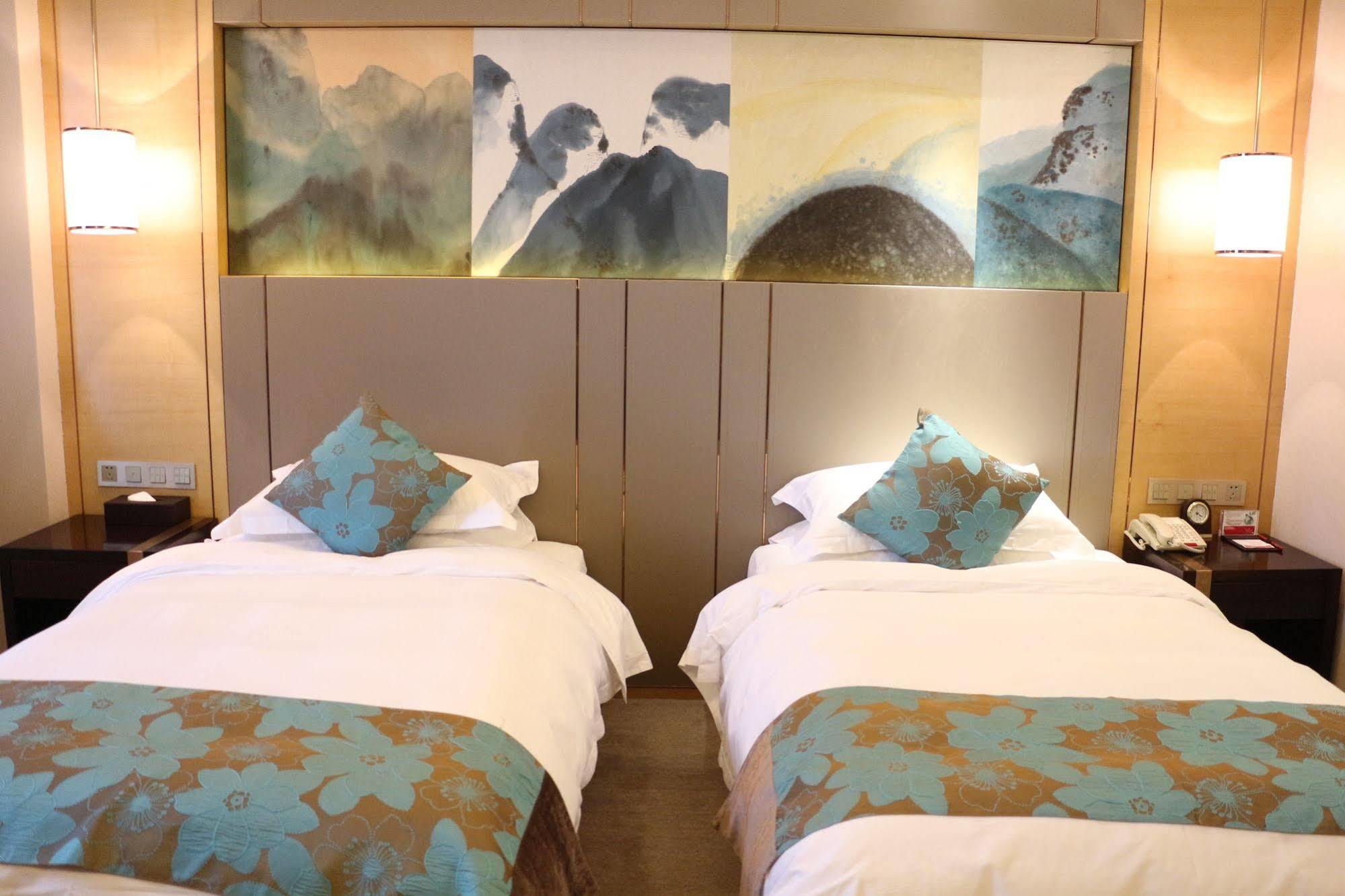Ramada Yiyang Taojiang Hotel ภายนอก รูปภาพ