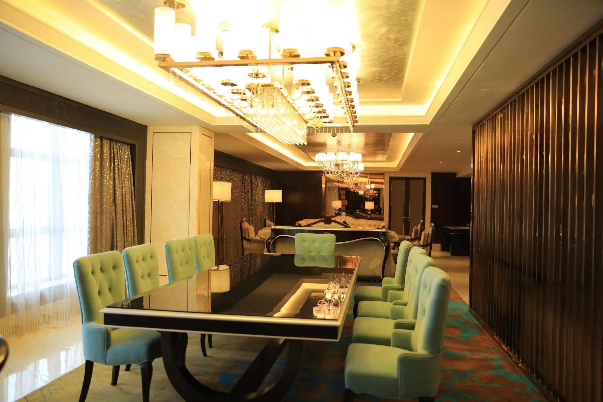 Ramada Yiyang Taojiang Hotel ภายนอก รูปภาพ