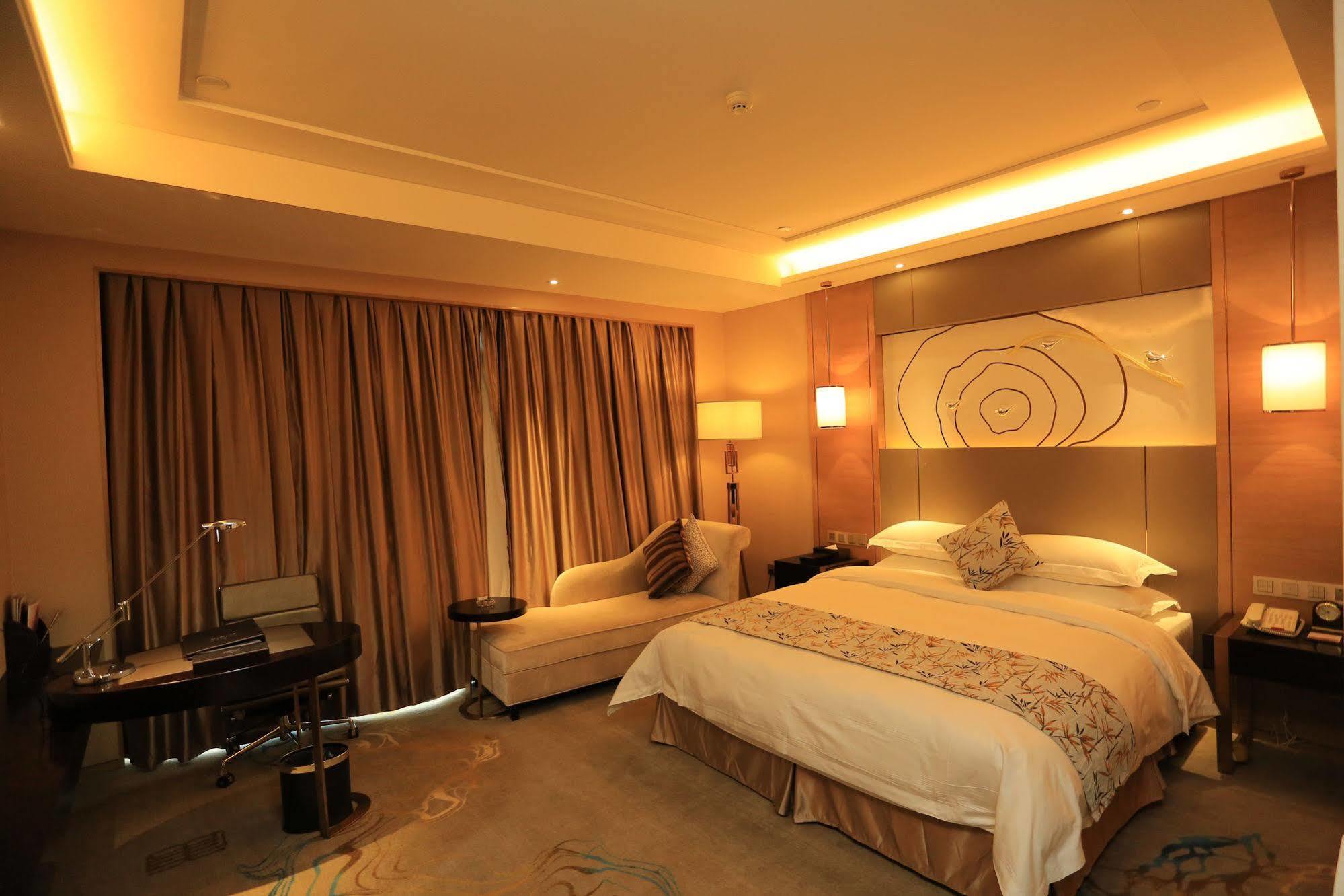 Ramada Yiyang Taojiang Hotel ภายนอก รูปภาพ