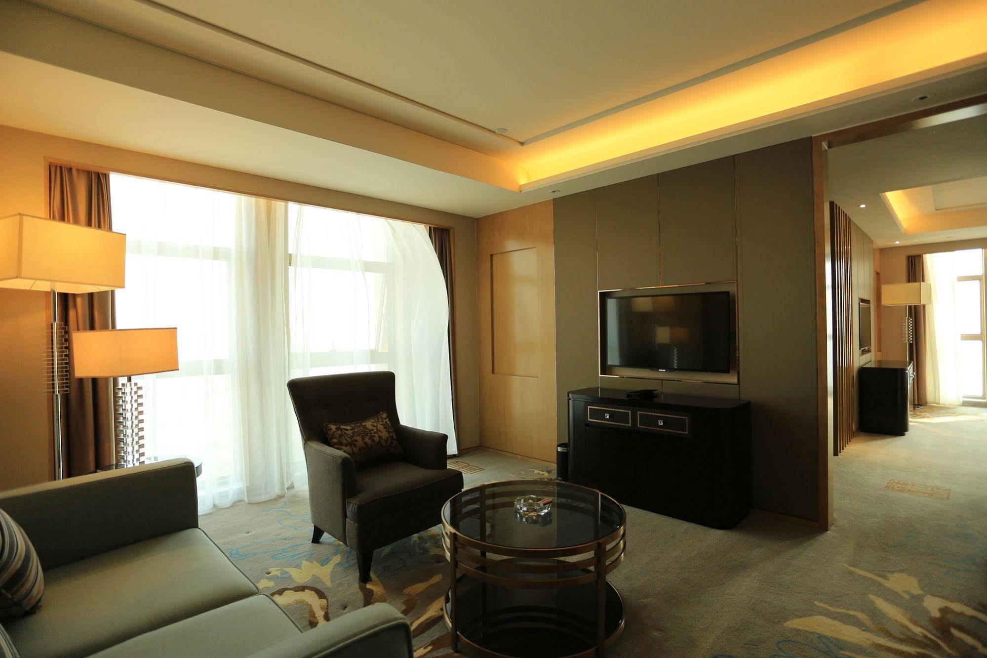 Ramada Yiyang Taojiang Hotel ภายนอก รูปภาพ