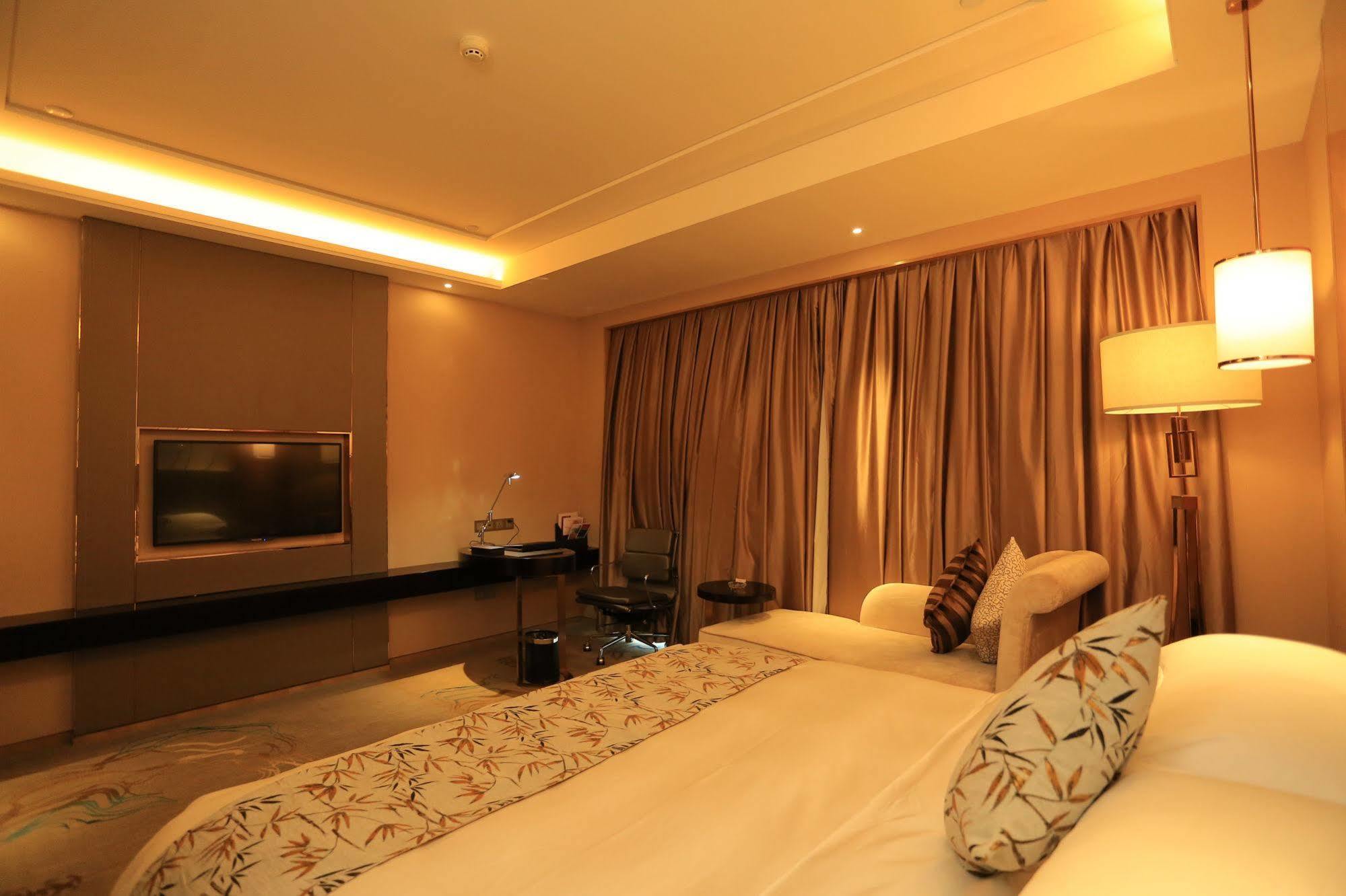 Ramada Yiyang Taojiang Hotel ภายนอก รูปภาพ