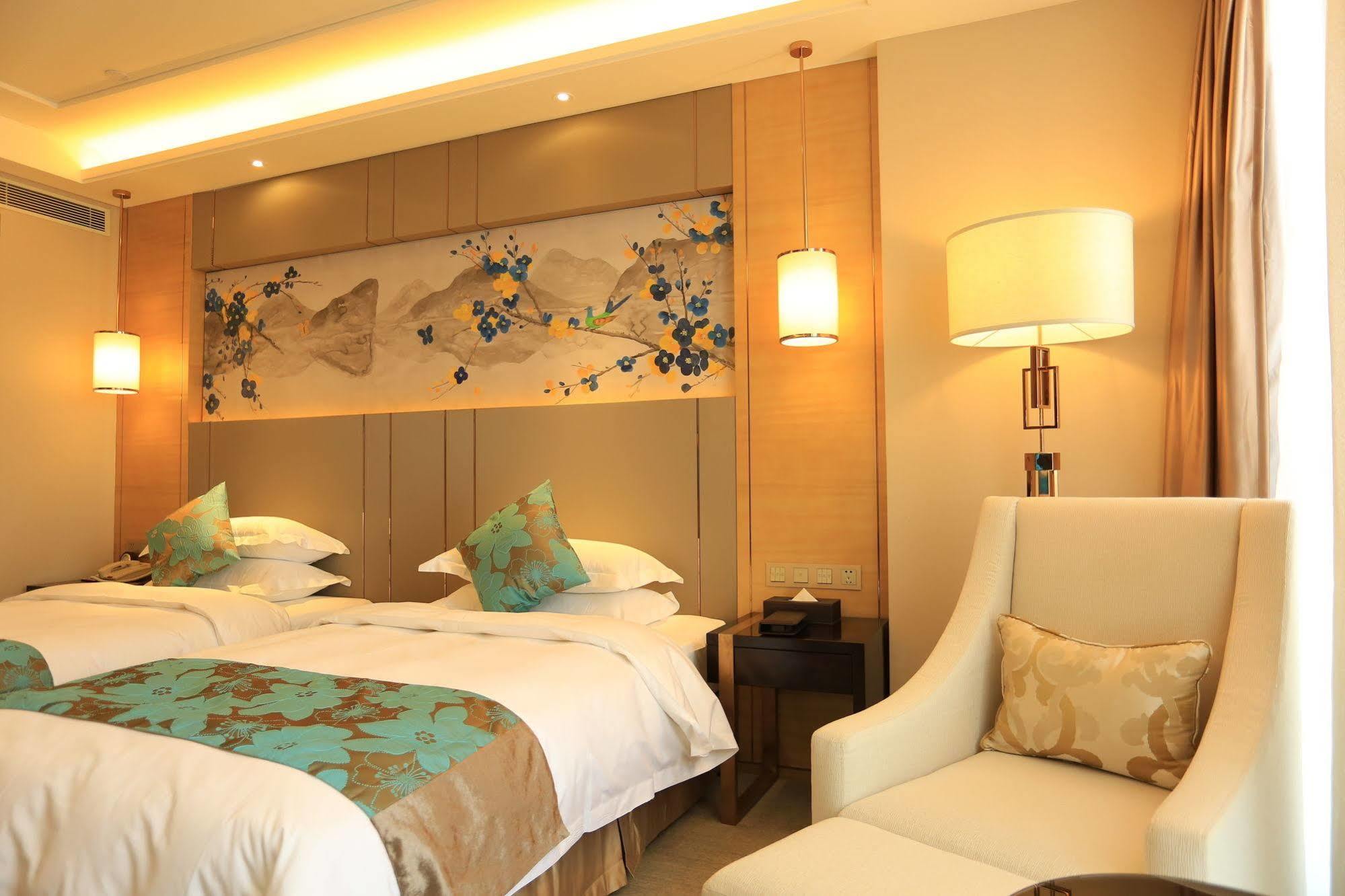 Ramada Yiyang Taojiang Hotel ภายนอก รูปภาพ