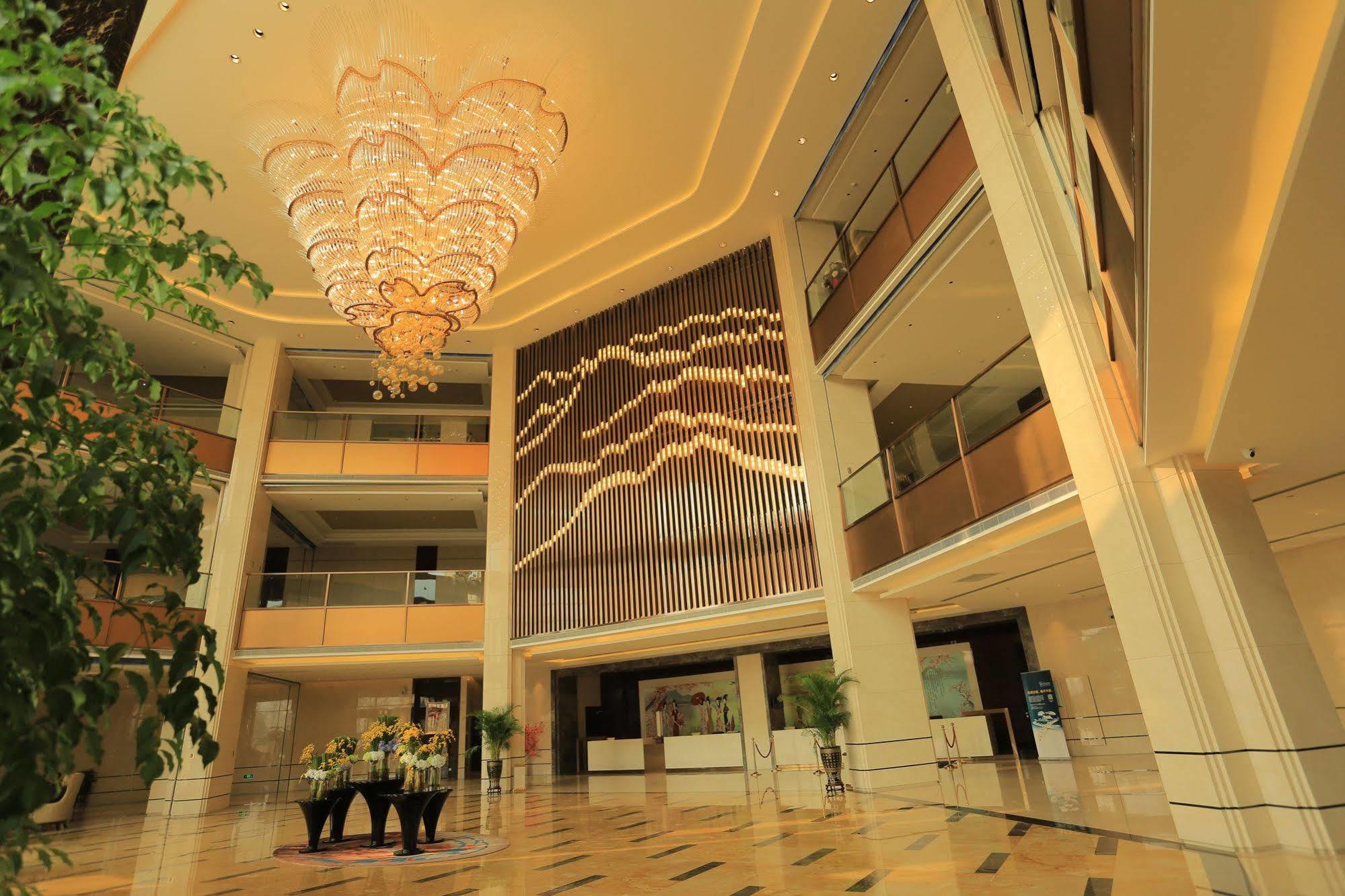 Ramada Yiyang Taojiang Hotel ภายนอก รูปภาพ